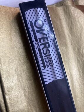 Annabelle Oversized Volume Mascara - Black